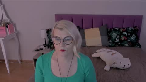 Sabrina MacMarren online show from February 2, 12:02 pm