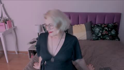 Sabrina MacMarren online show from February 2, 4:22 pm