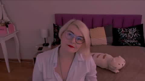 Sabrina MacMarren online show from February 4, 7:51 am