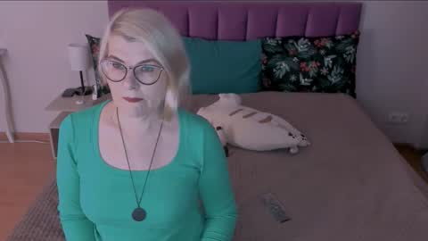 Sabrina MacMarren online show from February 9, 5:19 am