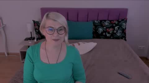 Sabrina MacMarren online show from February 9, 10:20 am