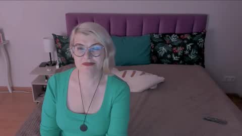 Sabrina MacMarren online show from February 9, 4:40 pm