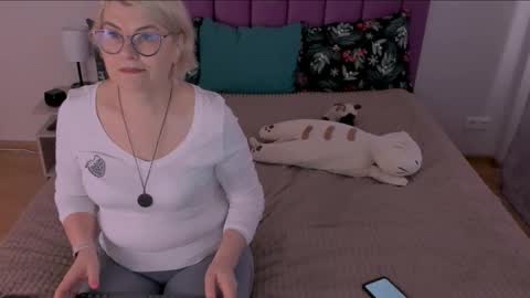 Sabrina MacMarren online show from February 11, 8:37 am