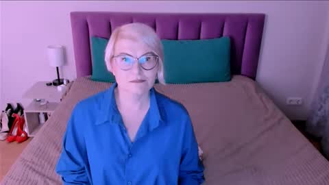 Sabrina MacMarren online show from September 16, 4:52 pm