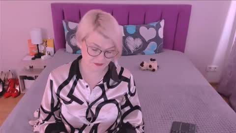 Sabrina MacMarren online show from October 18, 12:06 pm