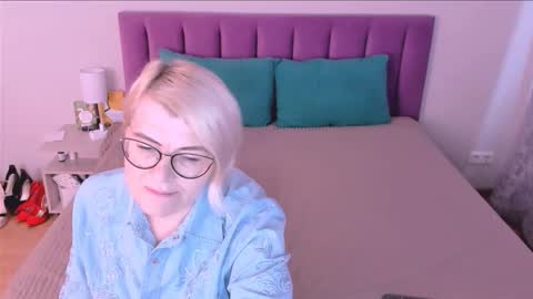 Sabrina MacMarren online show from November 2, 1:13 pm