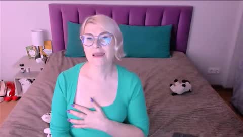 Sabrina MacMarren online show from November 11, 3:01 pm