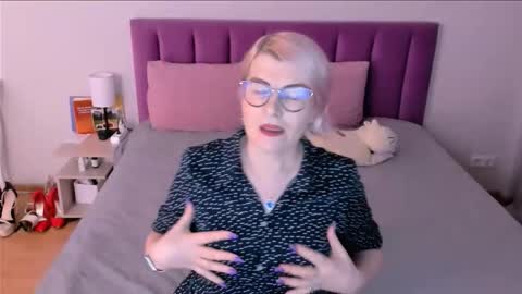 Sabrina MacMarren online show from November 30, 1:04 pm