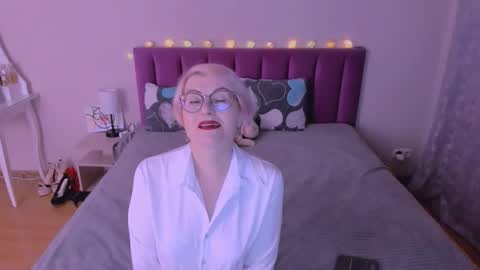 Sabrina MacMarren online show from February 14, 5:53 pm