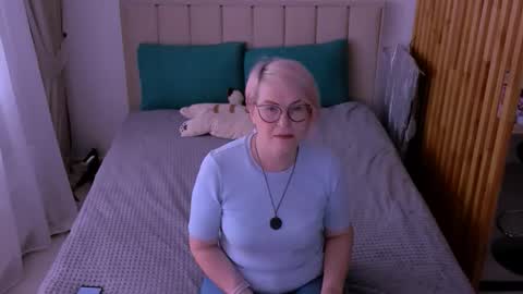 Sabrina MacMarren online show from March 3, 7:03 am