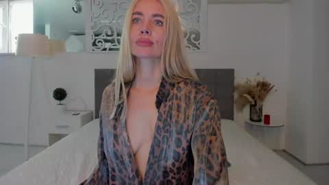 Sabrina online show from July 7, 7:56 am