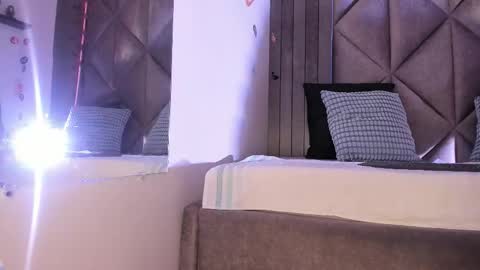 Snapshot of sabrinaspell_ chatting on October 23, 11:31 am S A B R I N A online show from October 23, 11:31 am