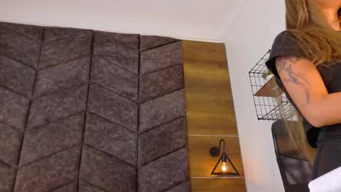 Snapshot of sabrinaspell_ chatting on November 22, 11:31 am S A B R I N A online show from November 22, 11:31 am