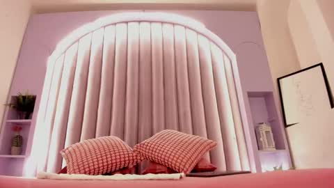 Snapshot of sabrinaspell_ chatting on November 24, 11:43 am S A B R I N A online show from November 24, 11:43 am