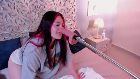 Snapshot of sabrinna_fox chatting on May 8, 7:52 pm sabrinna online show from May 8, 7:52 pm