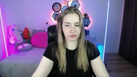 Snapshot of sabrinviolet chatting on May 8, 8:30 am Sabrina Violet online show from May 8, 8:30 am