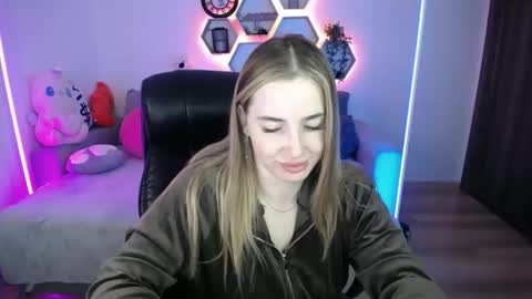 Snapshot of sabrinviolet chatting on May 12, 8:11 am Sabrina Violet online show from May 12, 8:11 am
