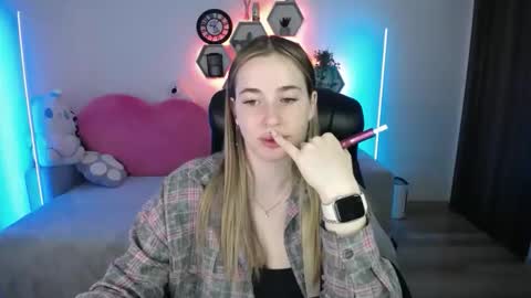 Snapshot of sabrinviolet chatting on May 25, 8:09 am Sabrina Violet online show from May 25, 8:09 am