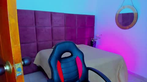 sac___miuller online show from April 19, 9:19 am