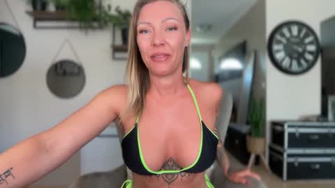 sacha__xx online show from June 8, 12:49 pm