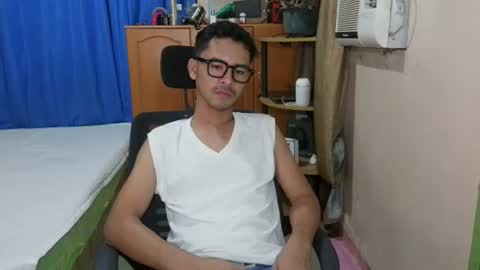 Snapshot of sachu01 chatting on July 8, 4:44 pm Sachu01 online show from July 8, 4:44 pm
