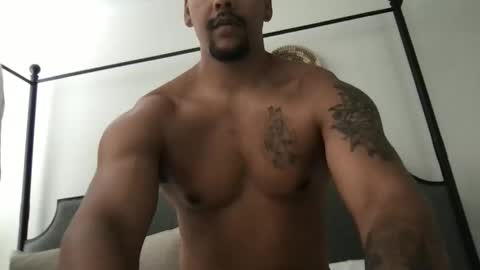 Snapshot of sack_draggin chatting on May 8, 3:17 pm Beezy online show from May 8, 3:17 pm