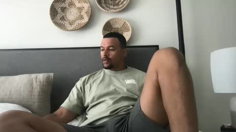 Snapshot of sack_draggin chatting on May 10, 2:33 pm Beezy online show from May 10, 2:33 pm