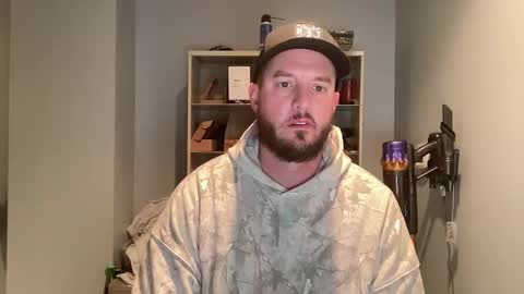 Snapshot of sacredroses chatting on December 18, 2:28 am sacredroses online show from December 18, 2:28 am