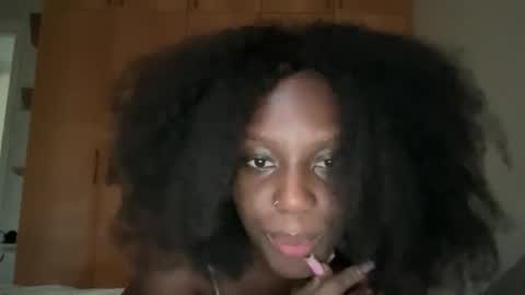 Snapshot of sade991803 chatting on May 4, 10:22 am Onika online show from May 4, 10:22 am