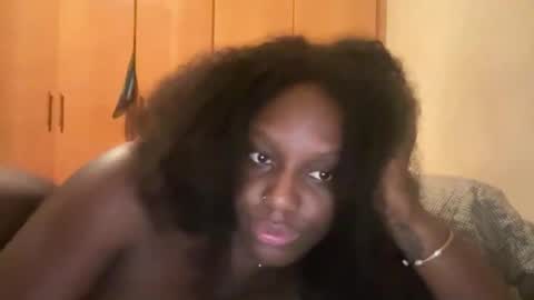 Snapshot of sade991803 chatting on May 18, 3:35 am Onika online show from May 18, 3:35 am