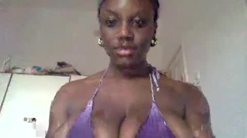 Snapshot of sade991803 chatting on August 3, 10:10 am Onika online show from August 3, 10:10 am