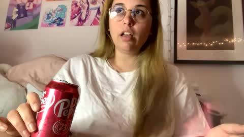 Snapshot of sadgirlsocial chatting on November 11, 5:51 am sweet angel baby online show from November 11, 5:51 am