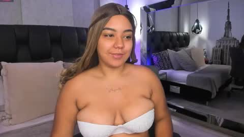 Snapshot of sadiefoster chatting on September 19, 1:23 pm Sadie online show from September 19, 1:23 pm