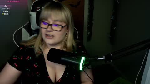 Snapshot of saelihnsexy chatting on December 10, 10:47 pm Saelihn online show from December 10, 10:47 pm