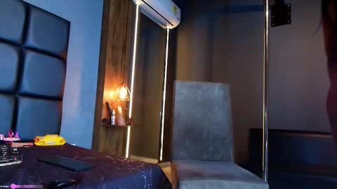 Snapshot of safiro_blue chatting on November 12, 1:33 pm SARA online show from November 12, 1:33 pm