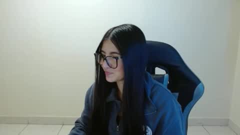 Sahaliefox  online show from June 6, 8:57 pm