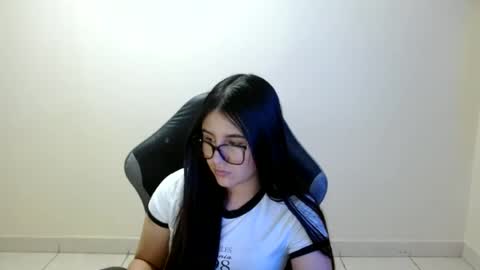 Sahaliefox  online show from June 12, 9:46 pm