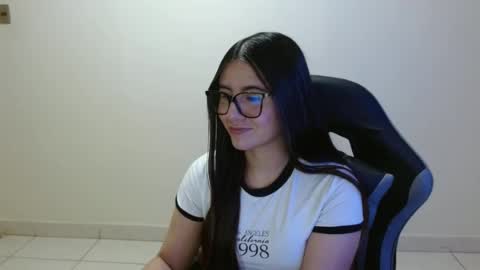 Snapshot of sahaliefox_ chatting on June 22, 9:01 pm Sahaliefox online show from June 22, 9:01 pm