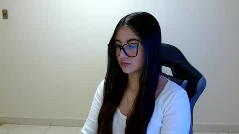 Snapshot of sahaliefox_ chatting on June 24, 12:20 am Sahaliefox online show from June 24, 12:20 am