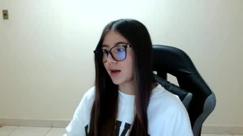 Snapshot of sahaliefox_ chatting on June 24, 9:14 pm Sahaliefox online show from June 24, 9:14 pm
