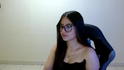 Snapshot of sahaliefox_ chatting on July 1, 9:03 pm Sahaliefox online show from July 1, 9:03 pm