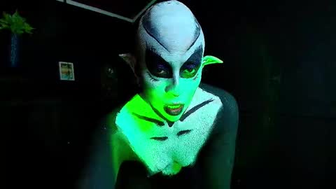 Snapshot of sahra_tayl0r_ chatting on November 29, 5:49 pm SARA online show from November 29, 5:49 pm