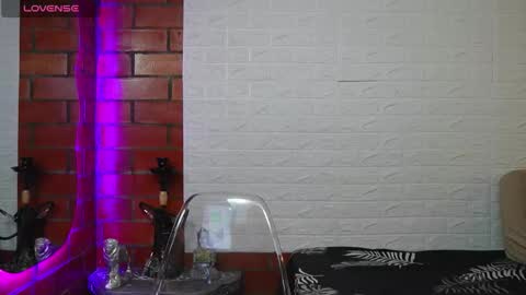 sainix_ online show from February 2, 7:45 pm