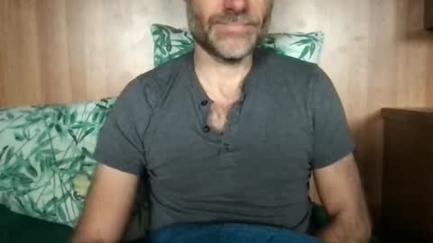 Snapshot of saint009 chatting on October 15, 11:43 am saint009 online show from October 15, 11:43 am