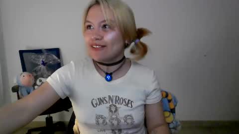 Snapshot of sakura_goldie chatting on November 13, 2:32 am Saku online show from November 13, 2:32 am