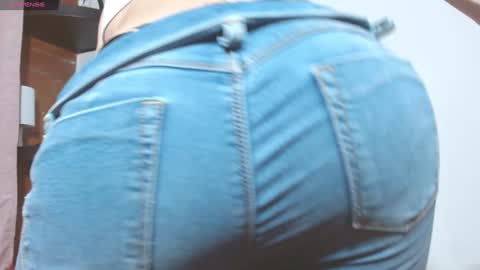 Snapshot of sakura_skinny chatting on December 5, 5:39 pm Sakura Skinny online show from December 5, 5:39 pm