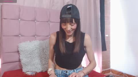 Snapshot of sakura_skinny chatting on December 11, 5:37 pm Sakura Skinny online show from December 11, 5:37 pm