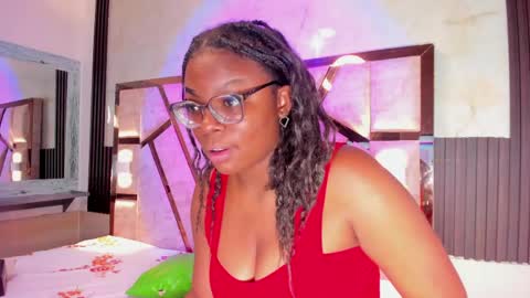 salem_rosee online show from April 24, 1:41 am