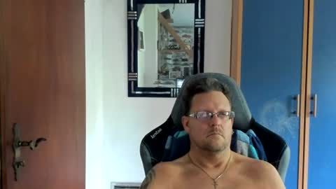salichris online show from July 18, 9:02 am