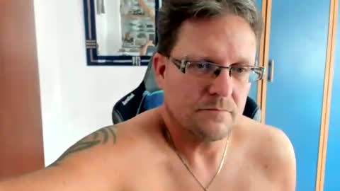 salichris online show from July 23, 3:54 pm
